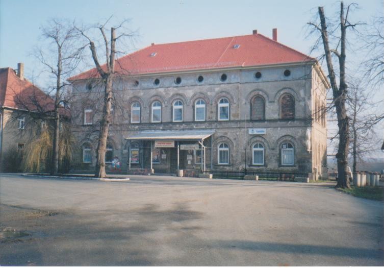 Vorderseite 1992 das neu gedeckte Dach (Biber) Vorderseite 1992 das neu gedeckte Dach (Biber)