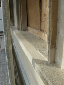 eine halbe neue Fensterbank 