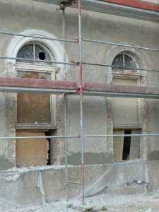 mit und ohne neuen geputzten Fensterkorbbogen