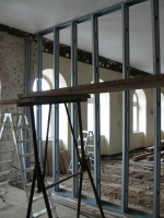 Ständer für die Trockenbau-Wohnungstrennwand von unserer Wohnung aus