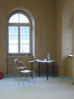 erste Möbelstücke im Wohnzimmer (3.4.2013)