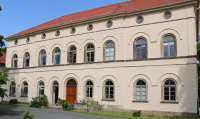 Front mit alten Fenstern.jpg