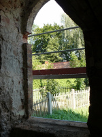 Öffnung des Fensters in der ehemaligen Toilette im EG