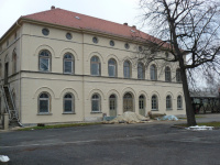 neue Fassade mit neuer zweiten Seitentür (20.12.2012)